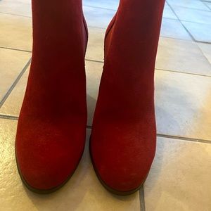 Michael kors boots. Size 7 1/2. Burgundy color.